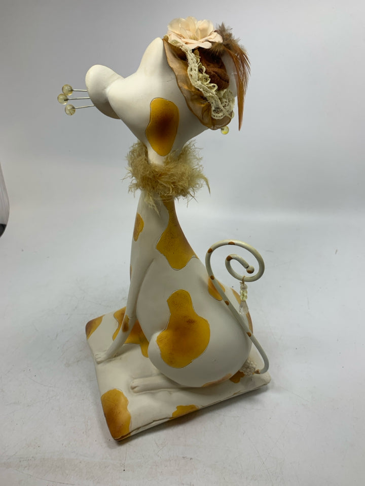 RESIN CREAM/ORANGE CAT W/ HAT/SCARF ON.