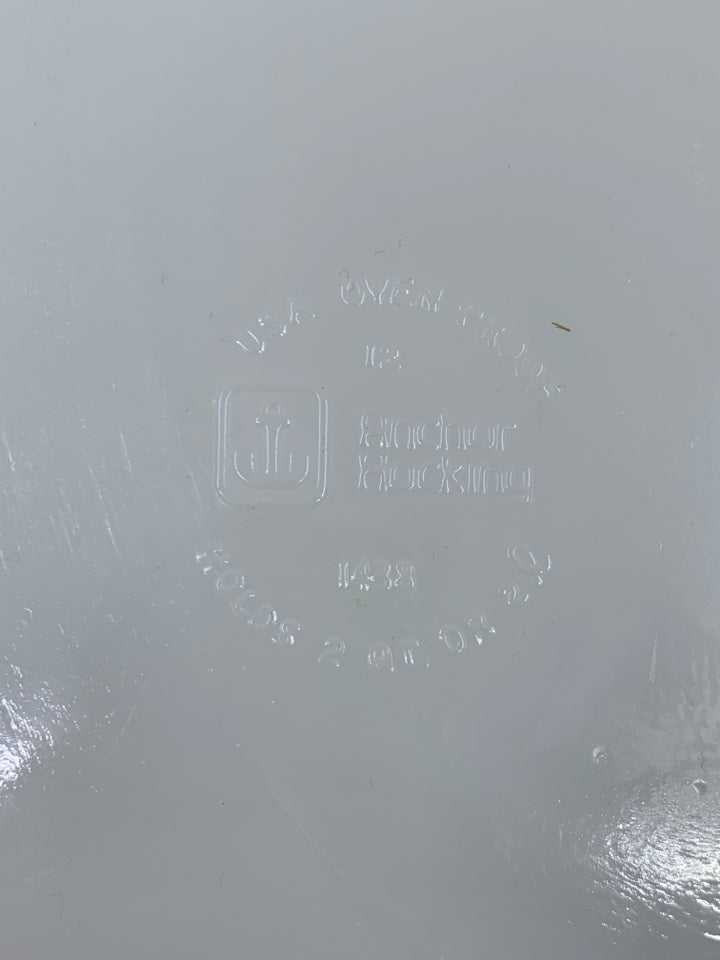 CIRCLE CASSEROLE DISH W/ RIBBED BOTTOM HANDLES.