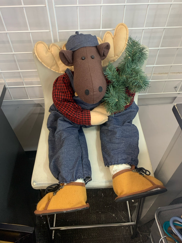 TREE-FARMER MOOSE PLUSH DECOR.