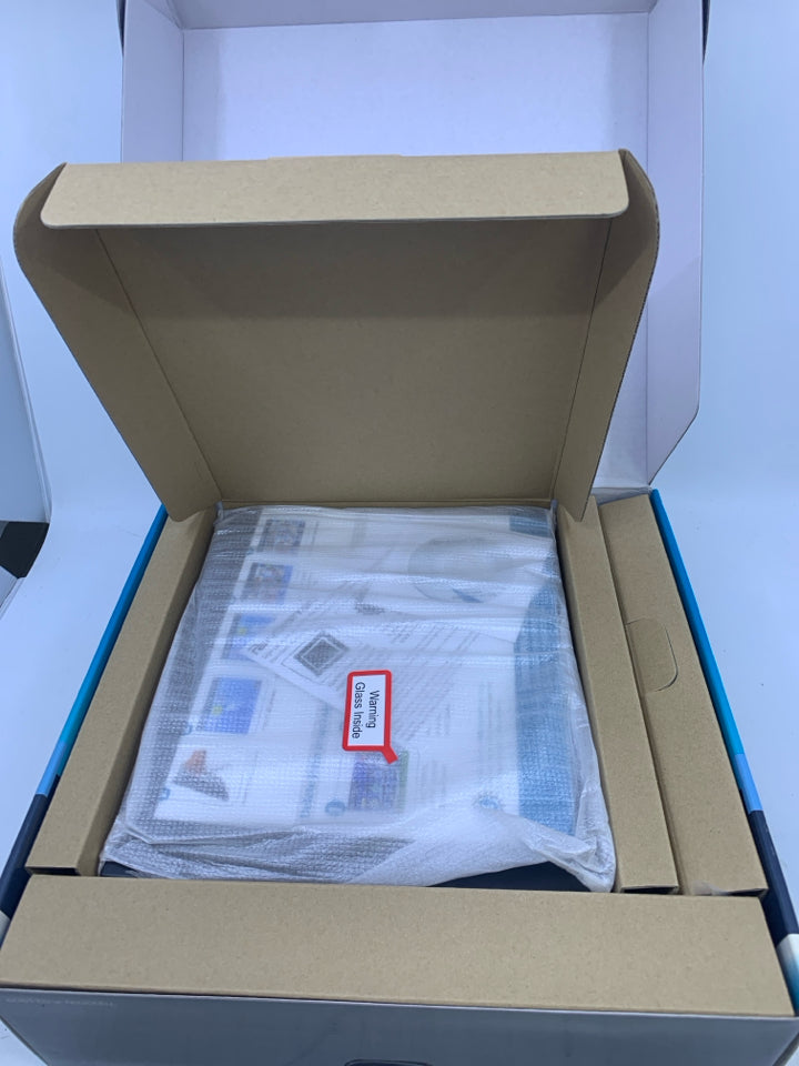 NIB PANDIGITAL DIGITAL PHOTO FRAME.