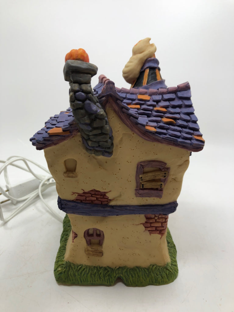 LIGHTED RESIN HALLOWEEN THEATER HOUSE.