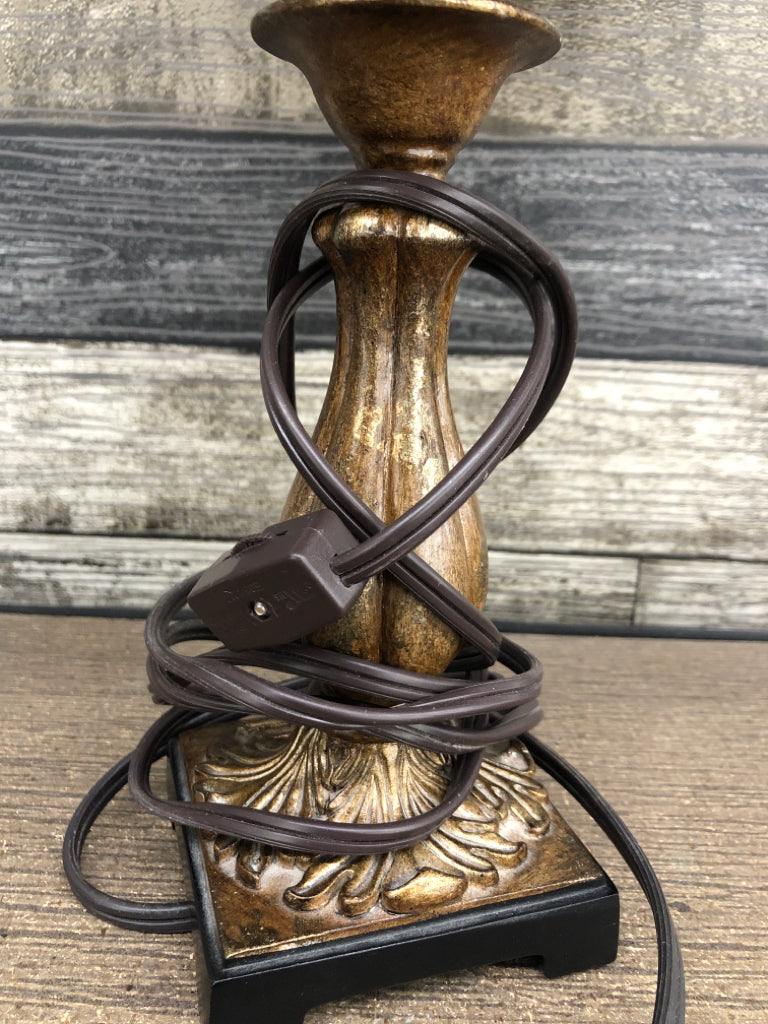 SM BRASS PAINTED TABLE LAMP W/CREAM SHADE.