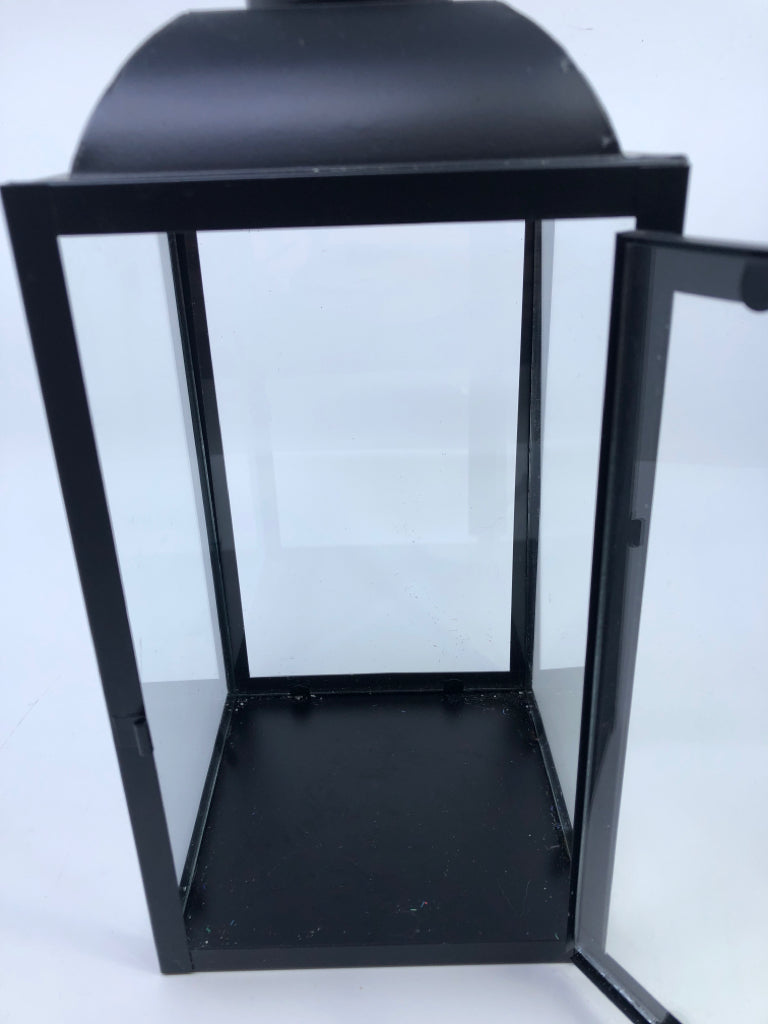 BLACK METAL LANTERN.
