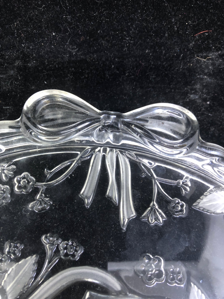 CLEAR GLASS CAKE PLATE W/ ETCHED FLOWERS/EMBOSSED BOW HANDLES.