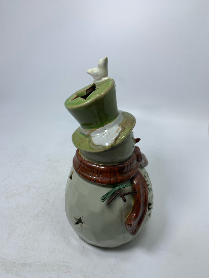 CERAMIC PIECED SNOWFLAKE SNOWMAN TEA LIGHT HOLDER.