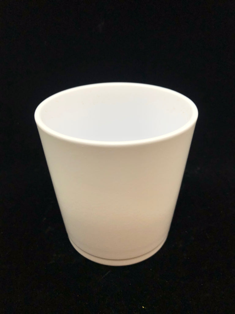 WHITE TERRA COTTA POT.