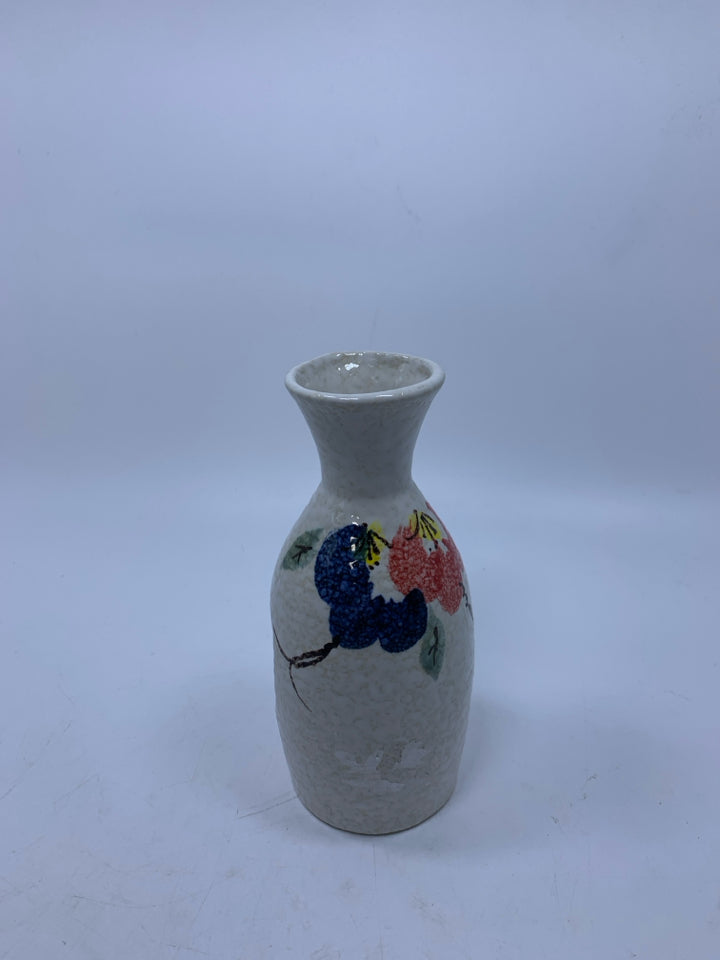SAK TEATURE DECANTER W/ FLOWERS.