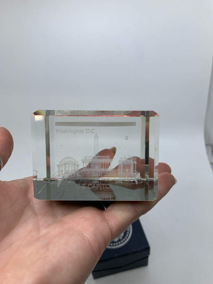 IN BOX WASHINGTON DC MONUMENTS 3D LASER ETCHED HOLOGRAPHIC CRYSTAL PAPERWEIGHT.