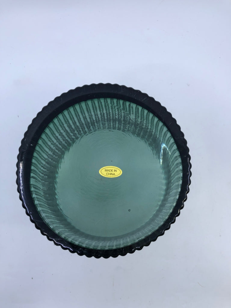 GREEN RIBBED CYLINDER VASE.