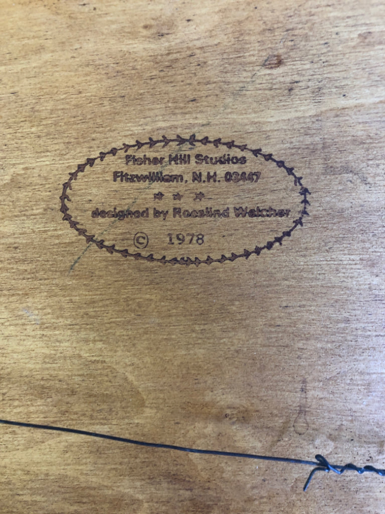 VTG WOOD WALL ART W/ TOWN ILLUSTRATION.