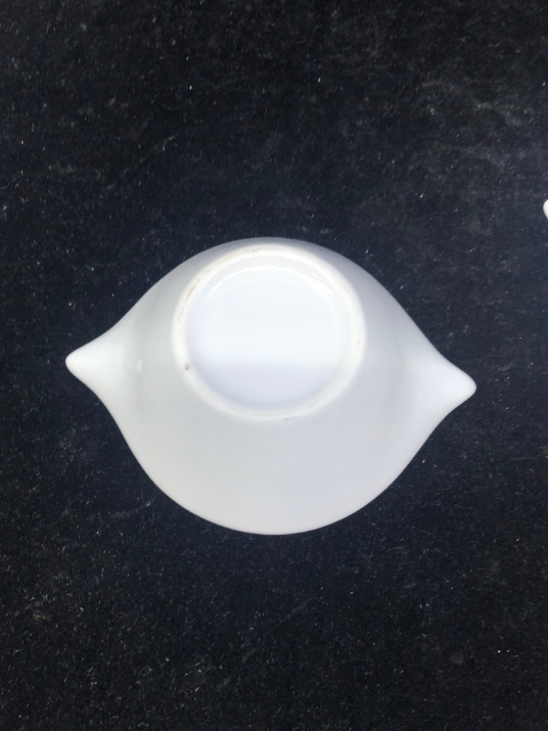 4 EYE SHAPED SAUCE CUPS.