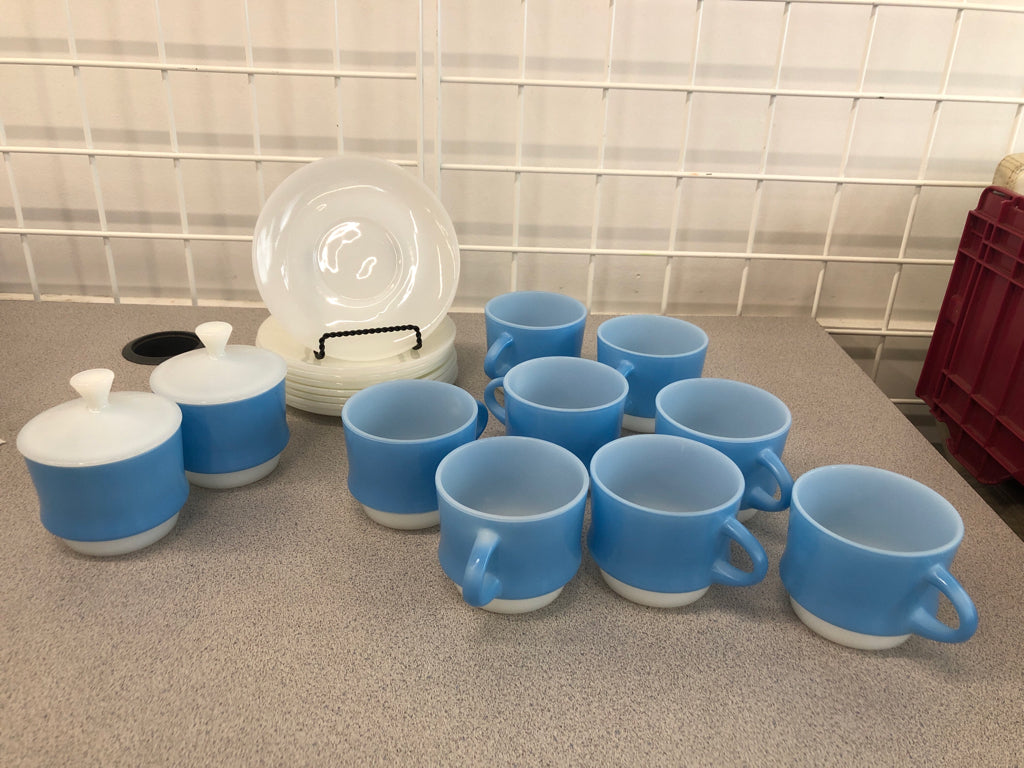 16PC VTG BLUE MOSAIC FIRE-KING: 7 CUP/SAUCERS + 2 SUGAR BOWLS.