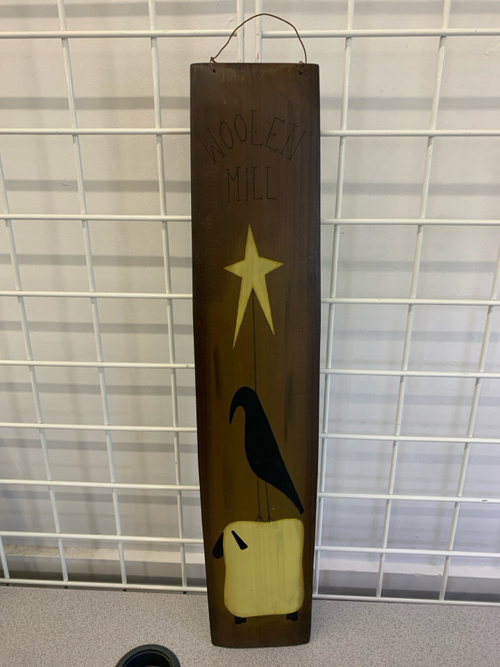 CROW/SHEEP PRIMITIVE WOOD WALL DECOR.