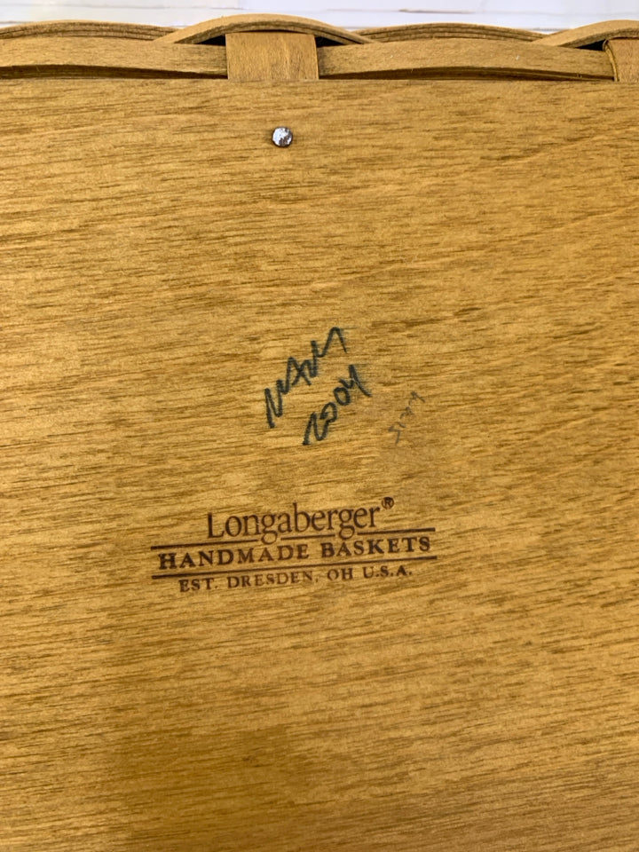 HOUSEHOLD CADDY BASKET W/ NAVY LINER DIVIDED PROTECTOR.