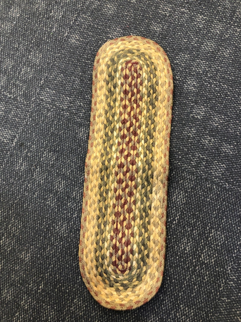 OVAL WOVEN GREEN,TAN,RED TABLE RUNNER.