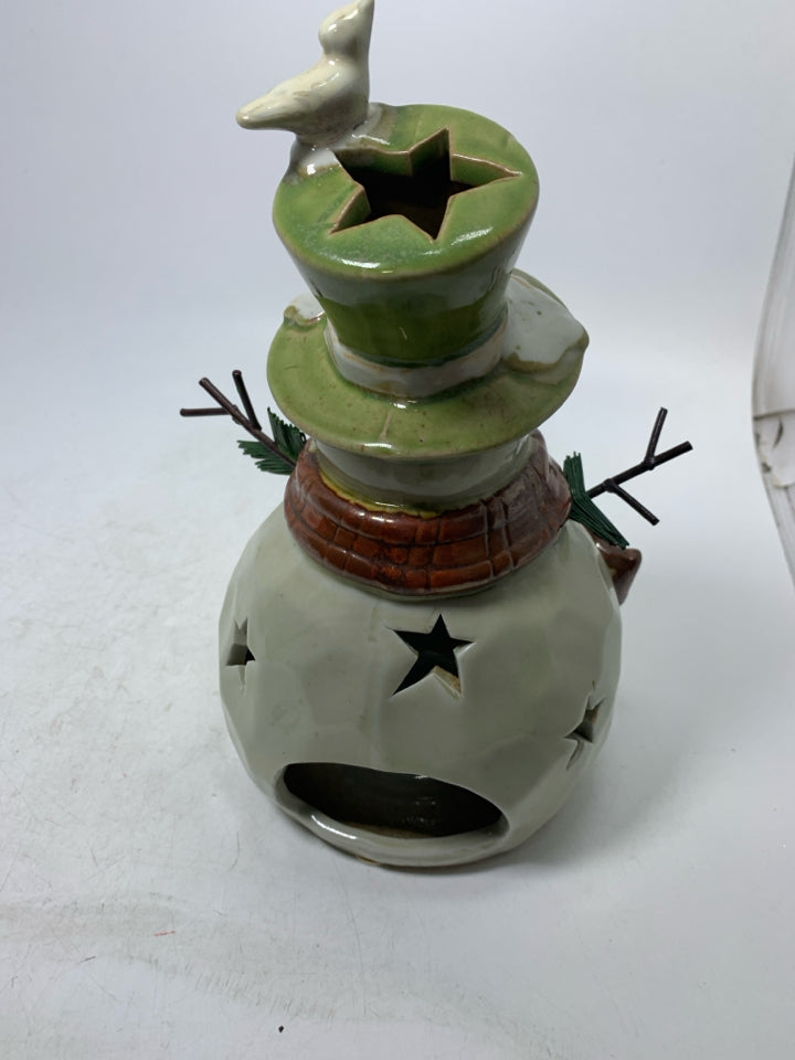 CERAMIC PIECED SNOWFLAKE SNOWMAN TEA LIGHT HOLDER.