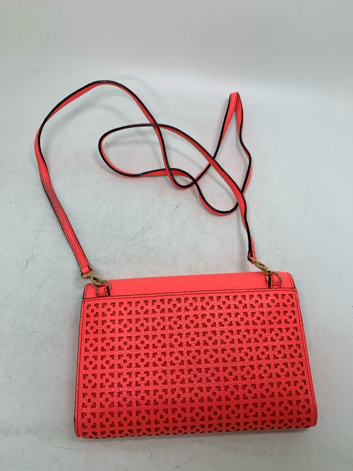 Winni Wakefield Lane Crossbody Suprise Coral