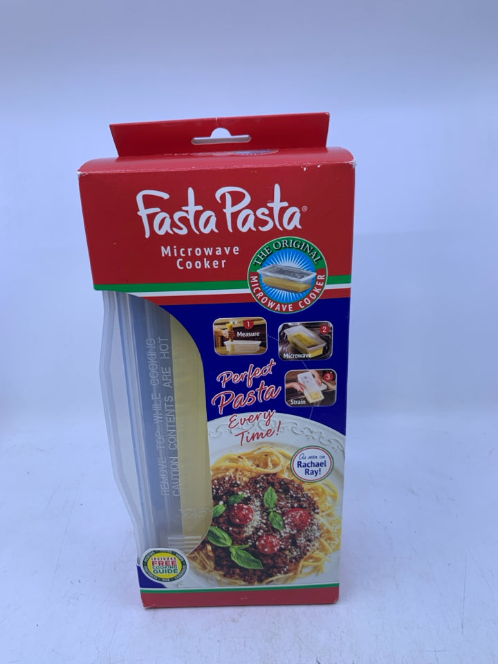 NIP PLASTIC PASTA MICROWAVE COOKER.
