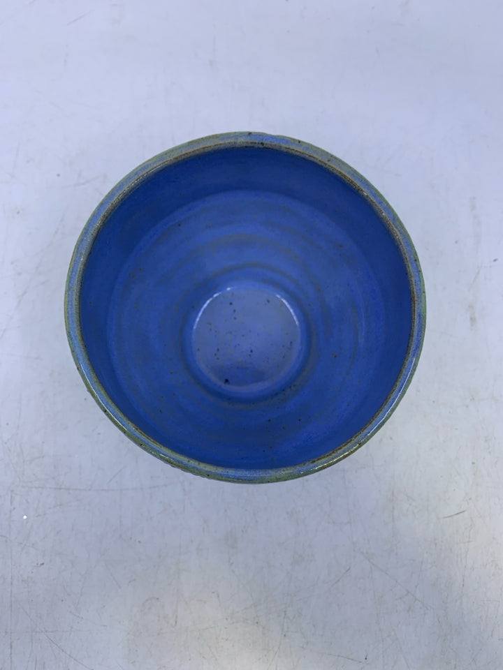 SMALL POTTERY PLANTER.