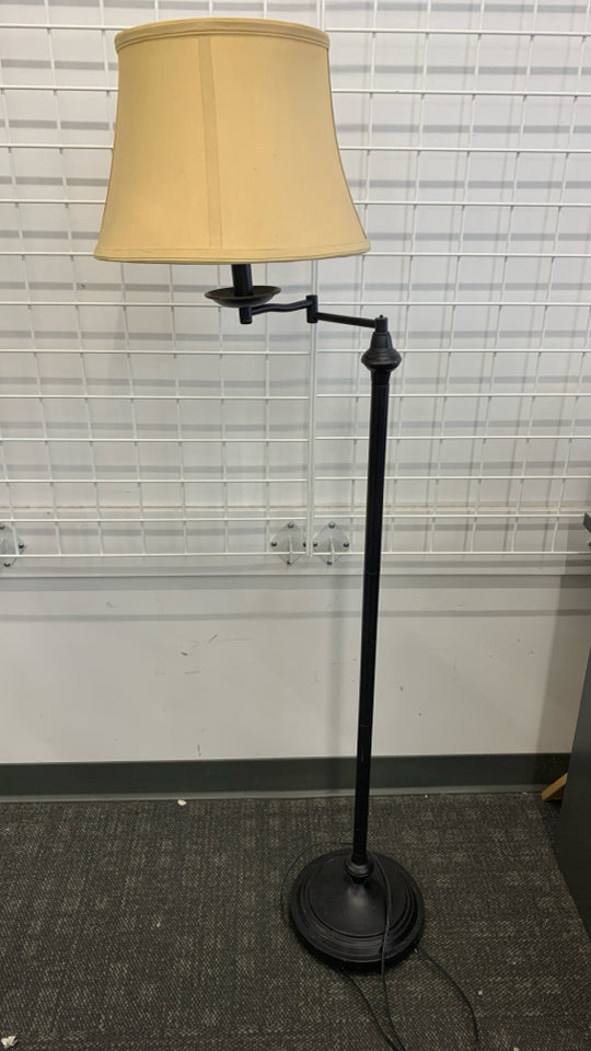 BLACK BASE MOVEABLE ARM FLOOR LAMP W/TAN SHADE.