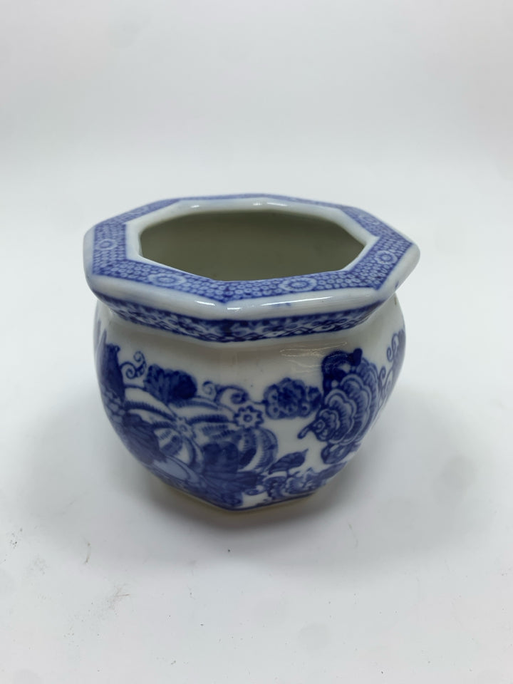BLUE FLORAL OCTAGON SHAPED MINI POT.