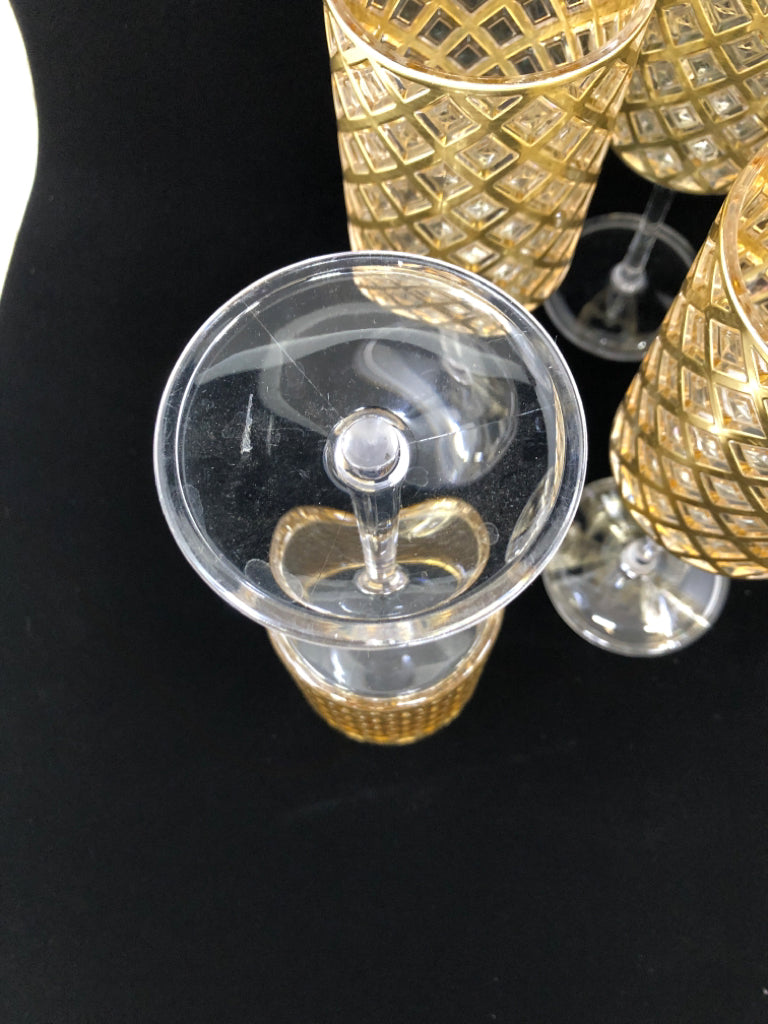 6 PLASTIC W/GOLD DIAMOND DESIGN WINE CUP.