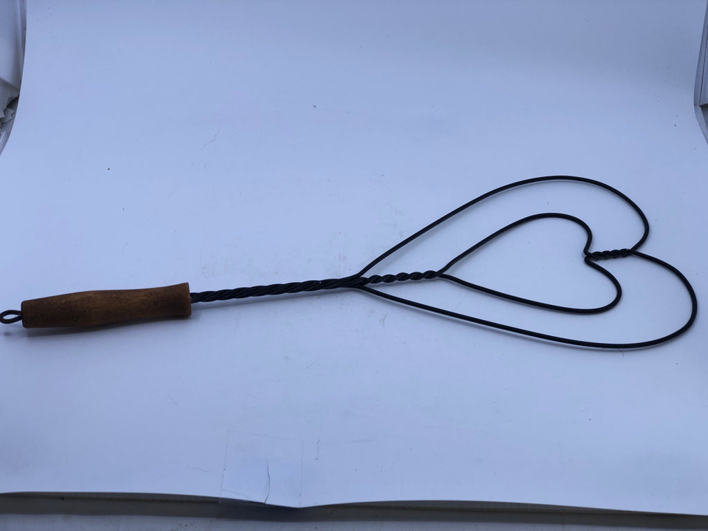 PRIMITIVE STYLE HEART SHAPED RUG BEATER.