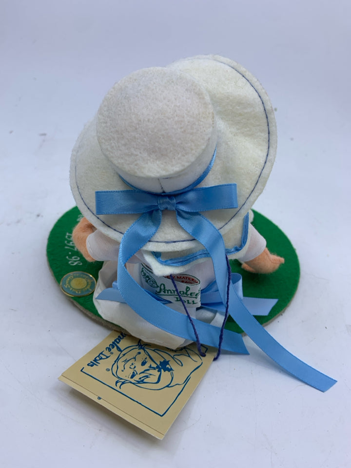 ANNALEE BOY HAVING TEA 1997-98 LOGO KID.