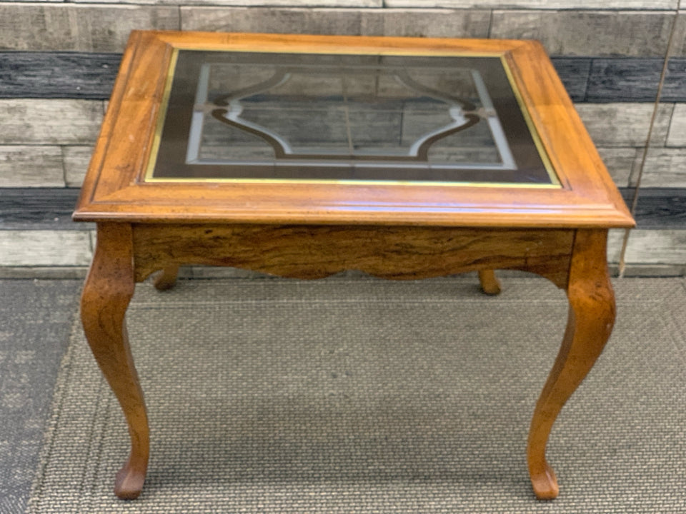 VTG WOOD SIDE TABLE W GLASS INSERT.