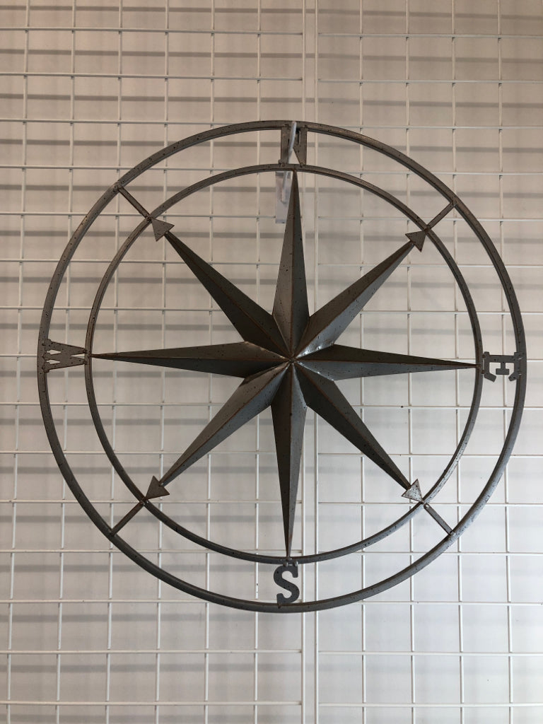 LIGHTWEIGHT DISTRESSED NAUTICAL COMPASS.