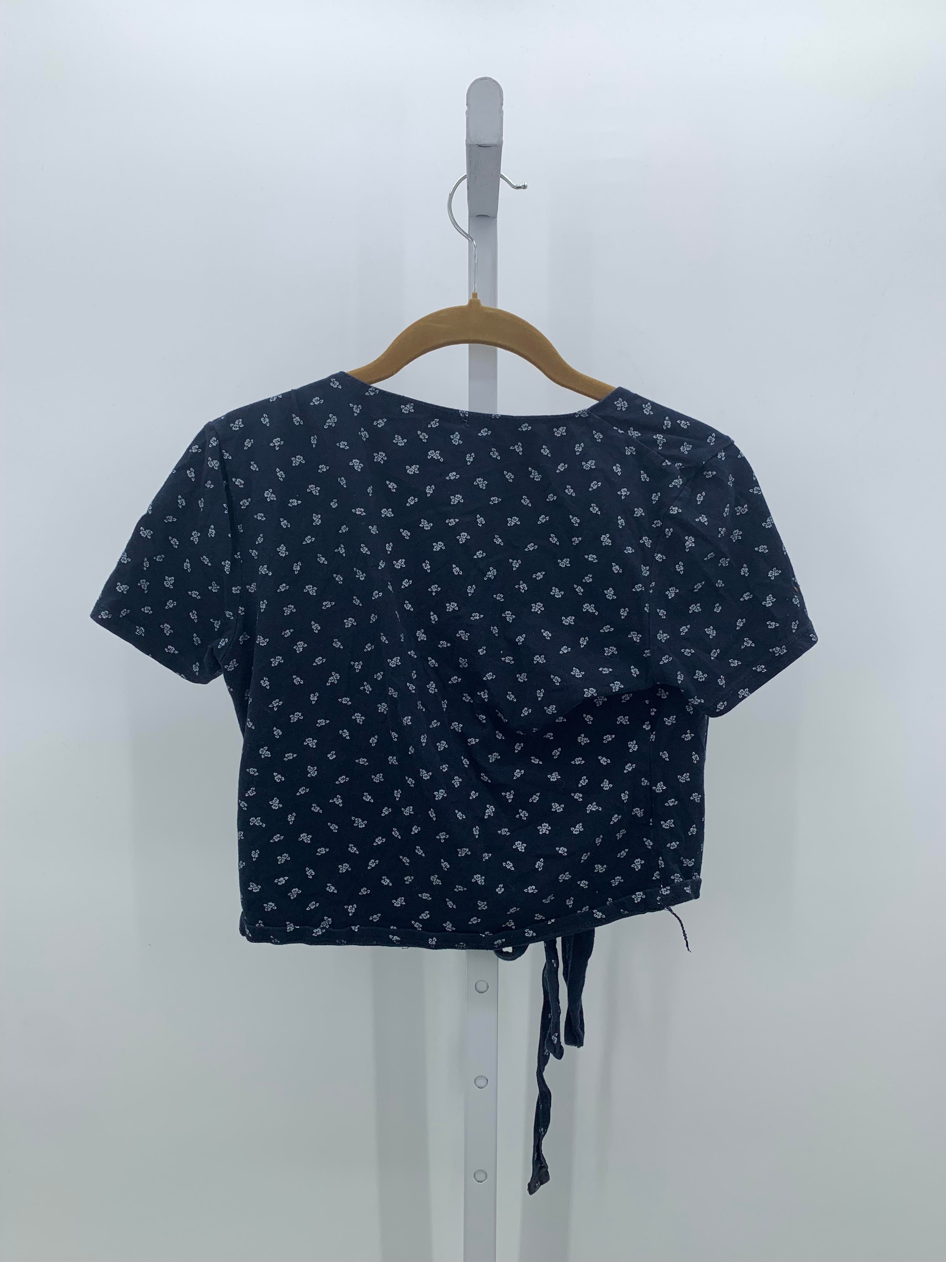 Brandy Melville Size Medium Juniors Short Sleeve Shirt