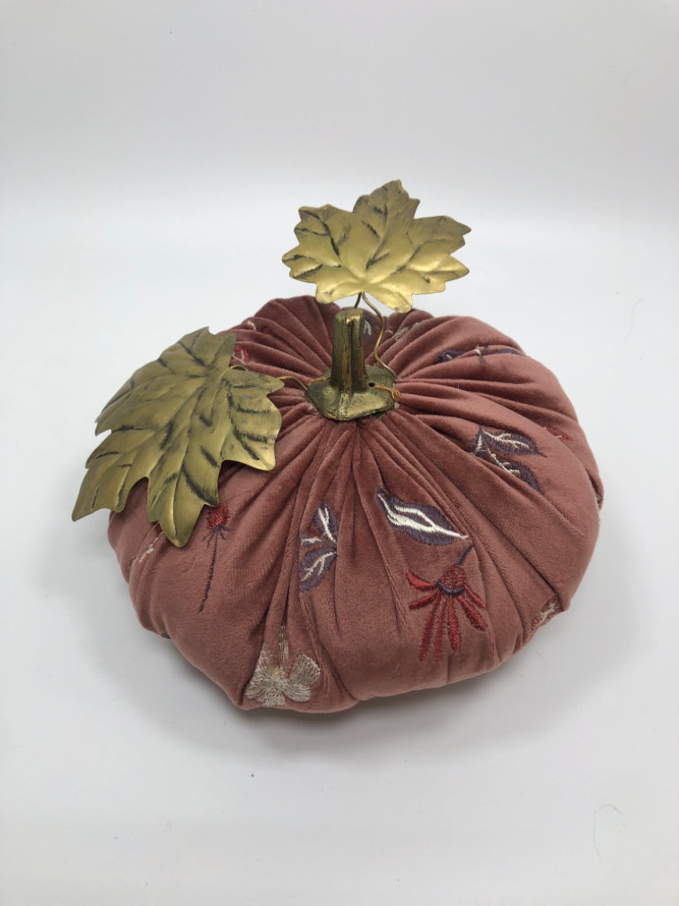 MAUVE FLORAL PUMPKIN W/GOLD LEAVES.