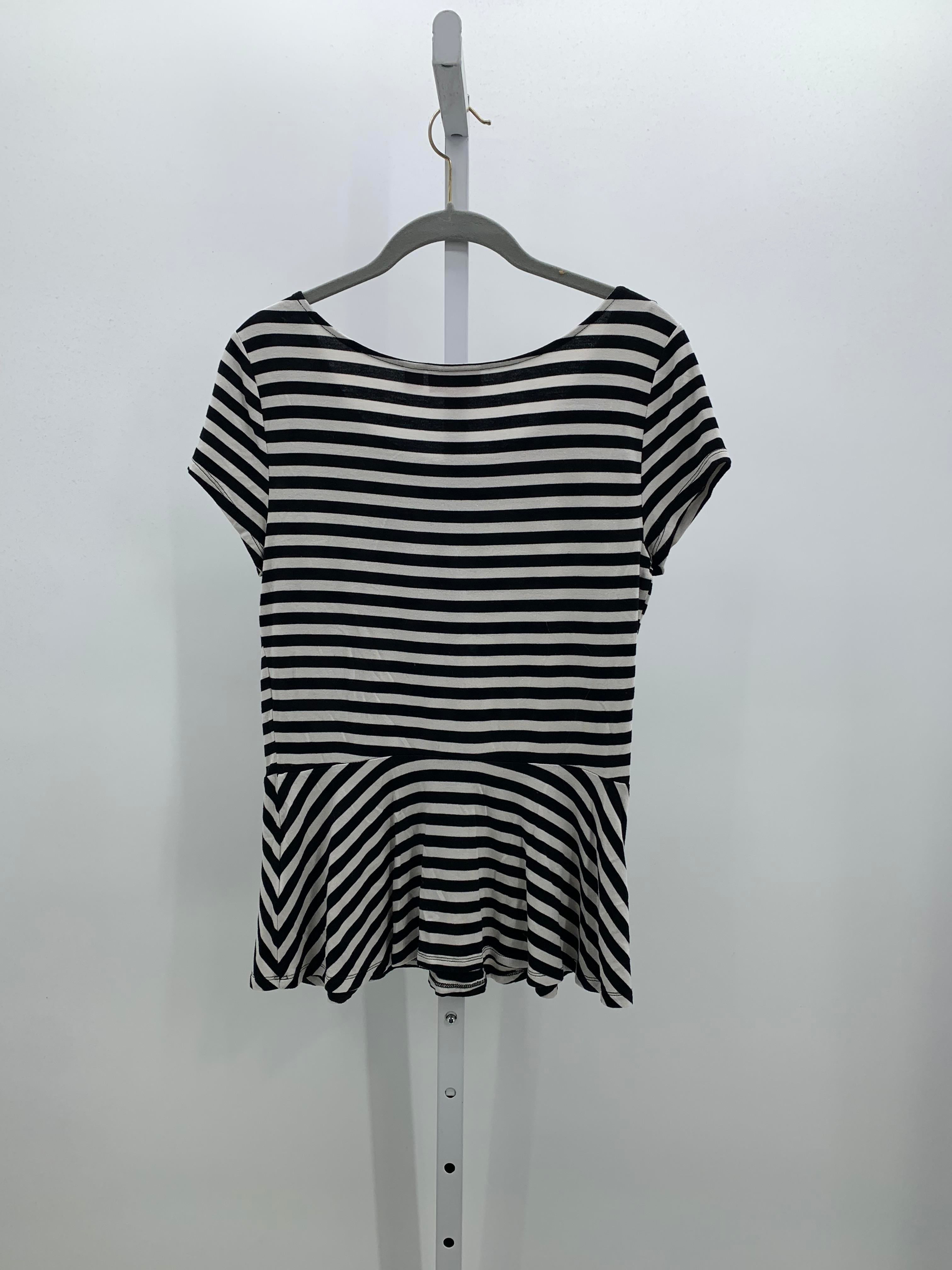 Elle Size Small Misses Short Sleeve Shirt