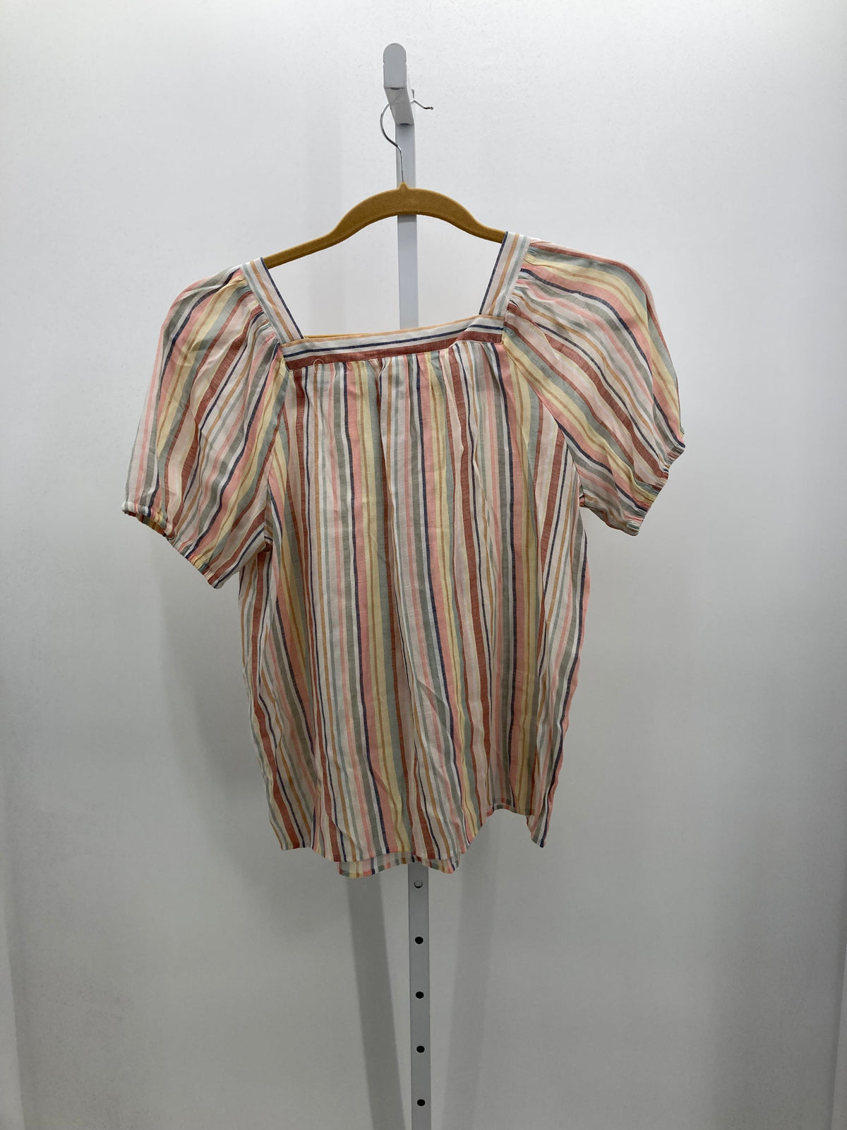 Size Extra Large Misses Short Sleeve Shirt