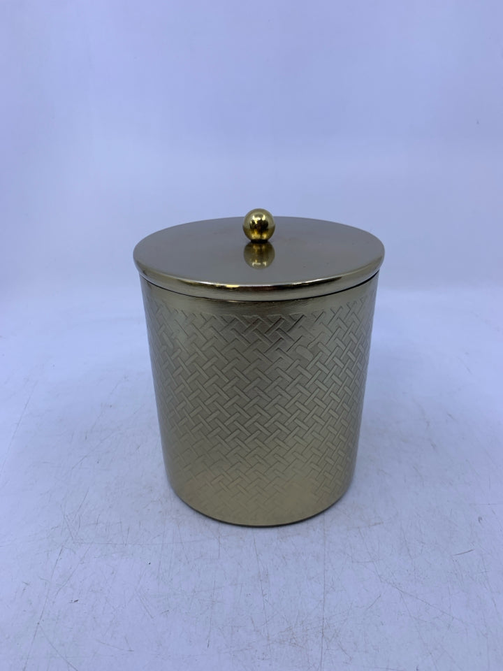 GOLD METAL W/ EMBOSSED LINES.