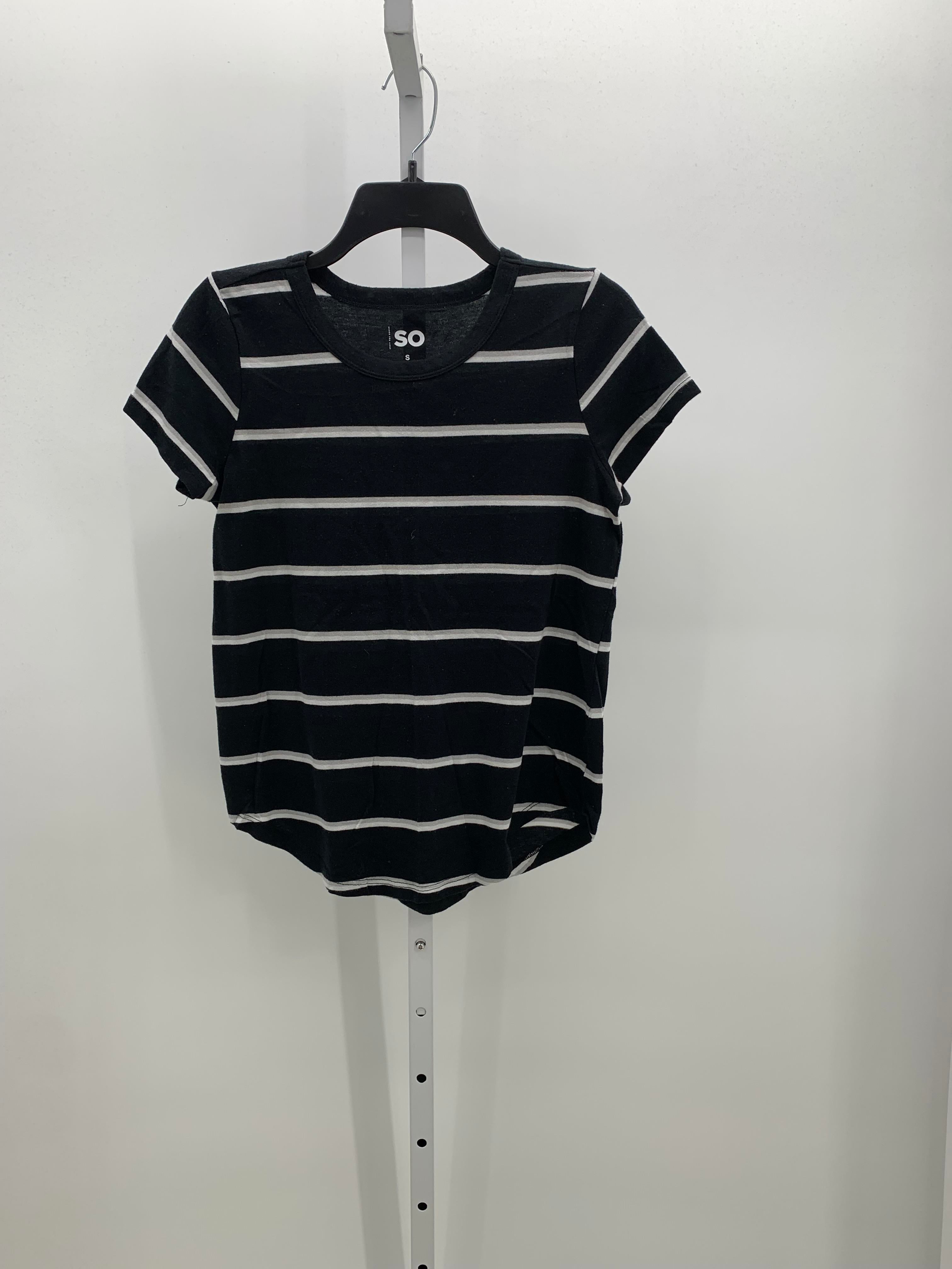 SO Size Small Juniors Short Sleeve Shirt