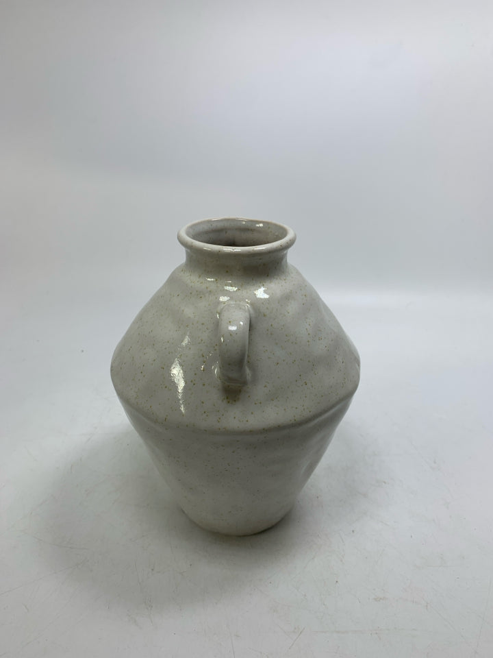 GREY CERAMIC VASE W/ DOUBLE HANDLE.