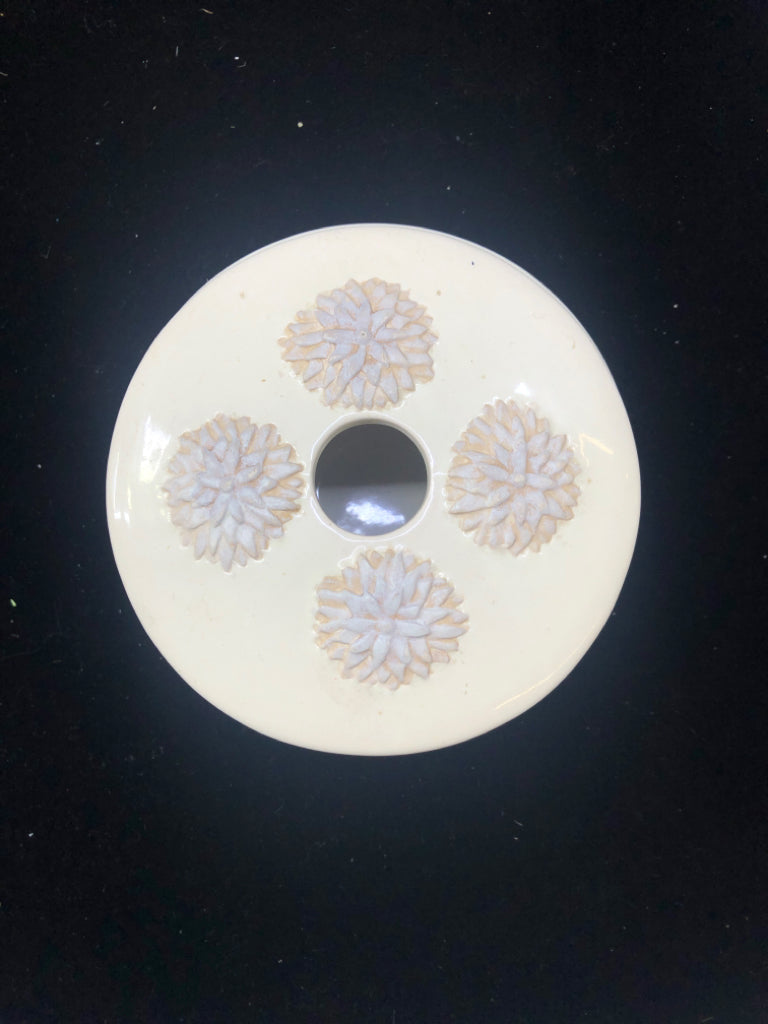 YANKEE CANDLE CREAM W/CUTOUTS TEALIGHT HOLDER W/LID.