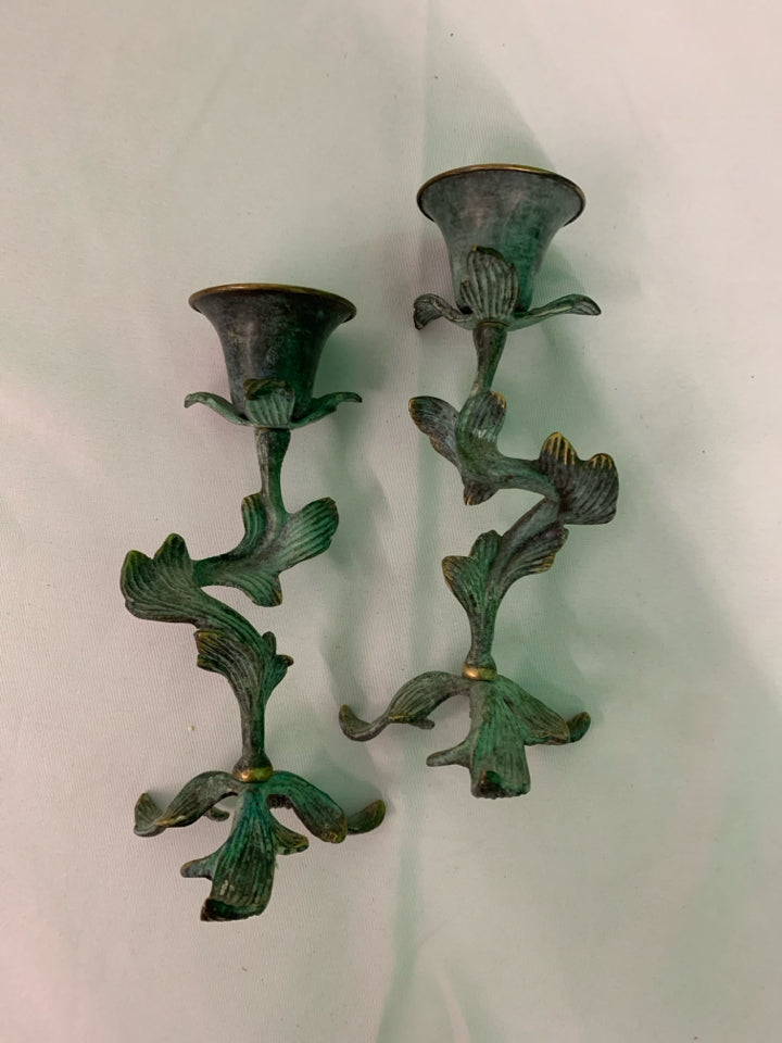 2 GREEN DISTRESSED TAPER CANDLE HOLDER.