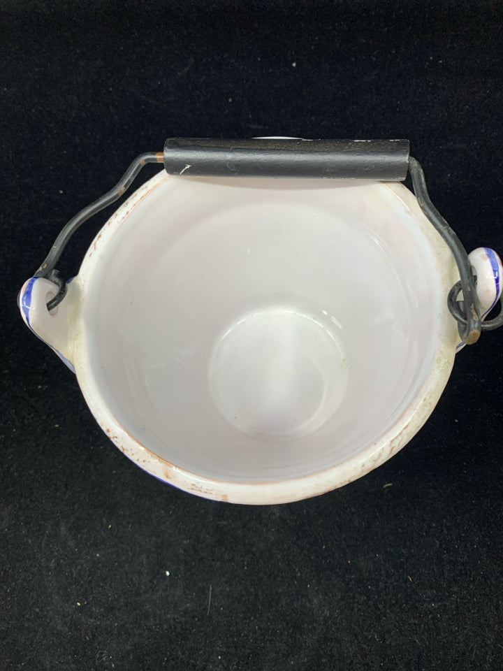 CERAMIC WHITE BLUE FLORAL PLANTER W/ HANDLE.