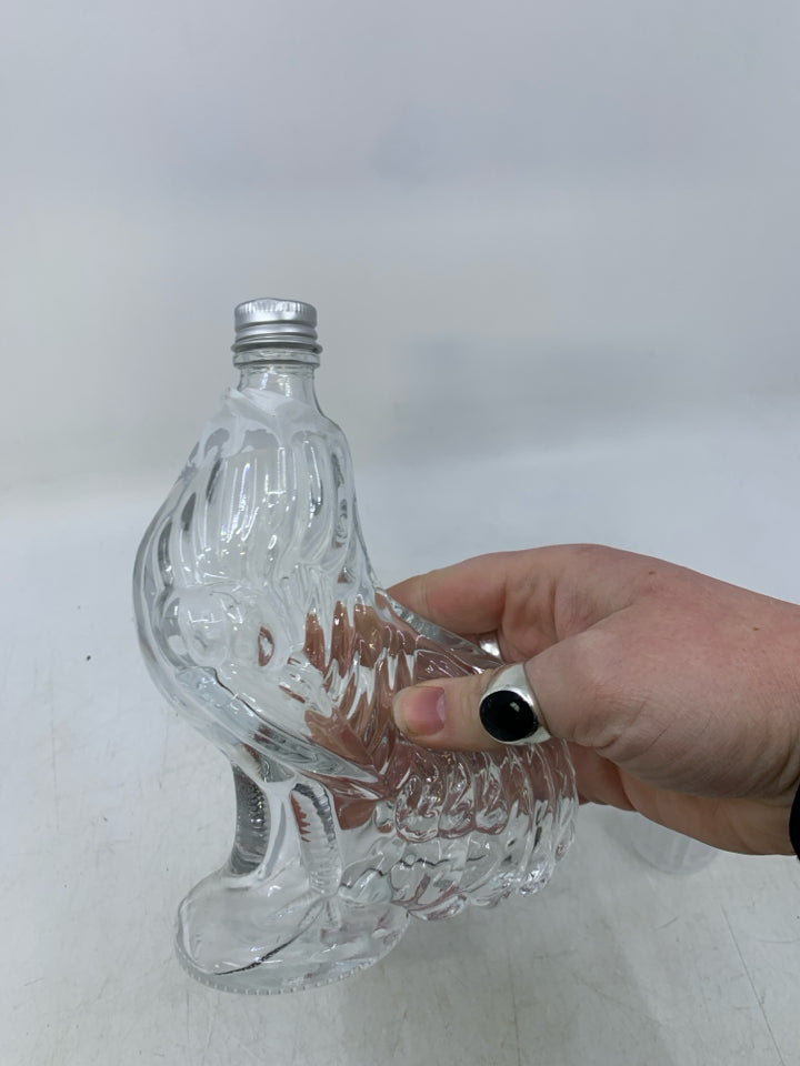 CLEAR GLASS ROOSTER DECANTER W/ PLASTIC HEAD.