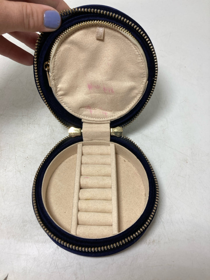Wolf Zoe Velvet Embroidered Travel Circle Jewelry Case *Minor Pink Marks Inside