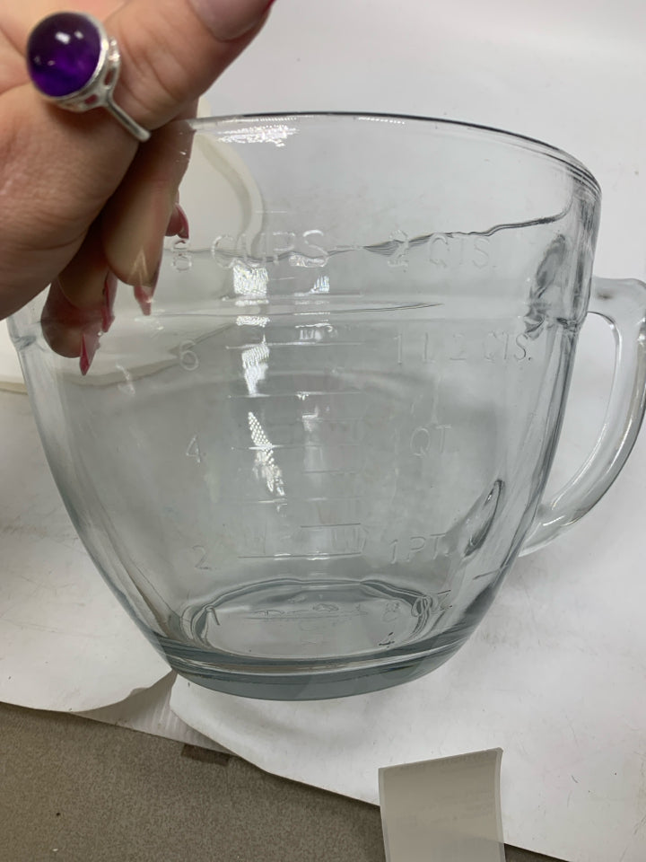 8-CUP MEASURING BATTER BOWL W/LID.