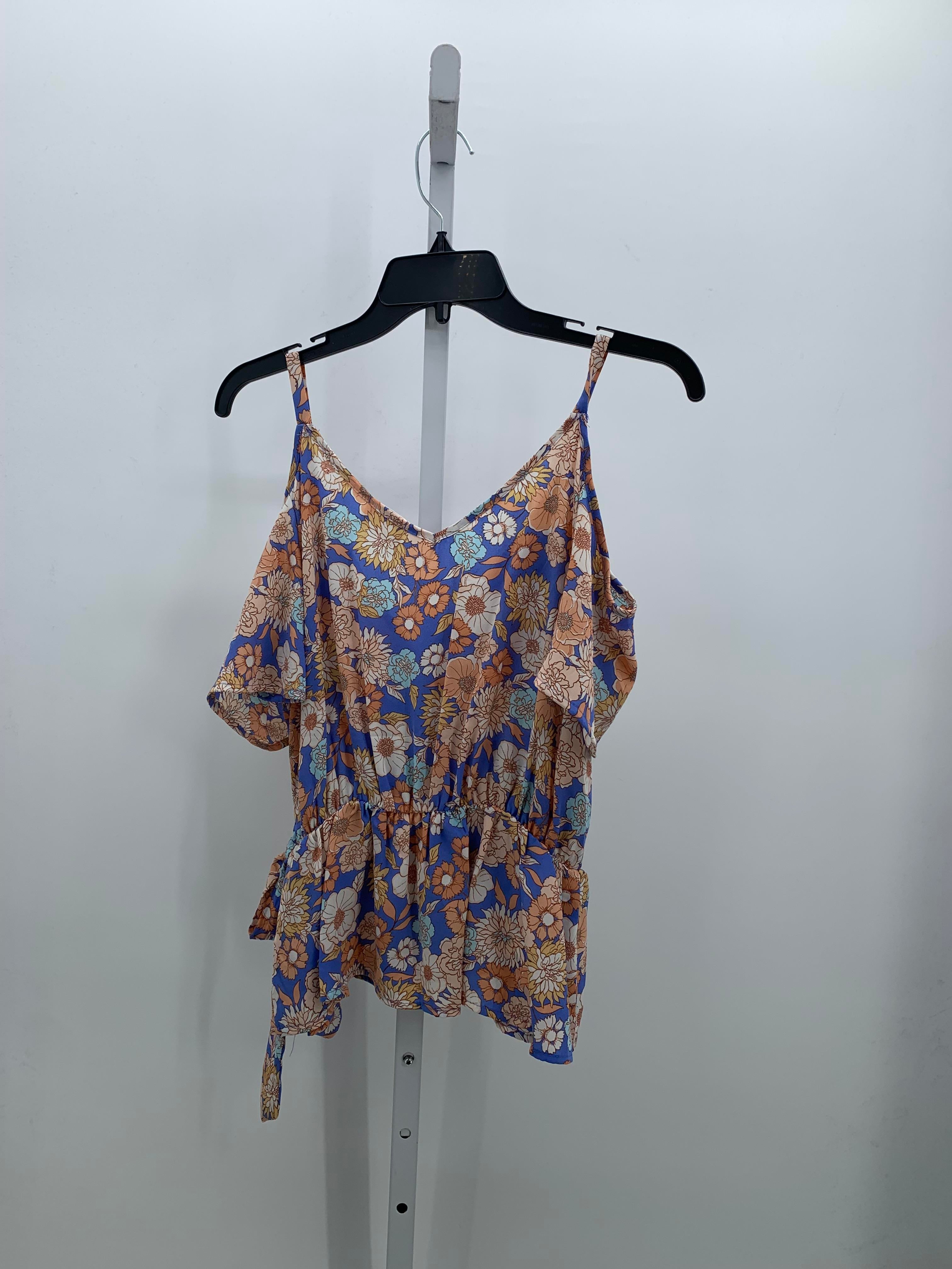 Size Medium Juniors Short Sleeve Shirt