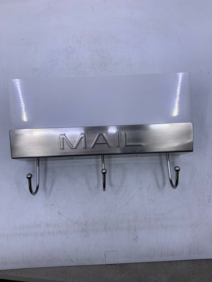 METAL/PLASTIC MAIL WALL BUCKET W/ 3 HOOKS.