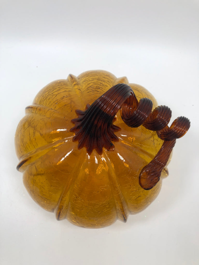 LG AMBER GLASS BLOWN PUMPKIN W/SPIRAL GLASS STEM.