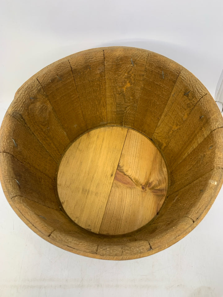 WOODEN PRIMITIVE STYLE BUCKET W/ PAINTED TOWN/PEOPLE.