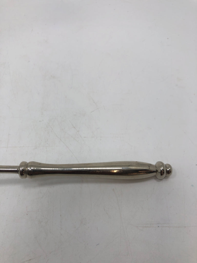 SILVER CANDLE SNUFFER.