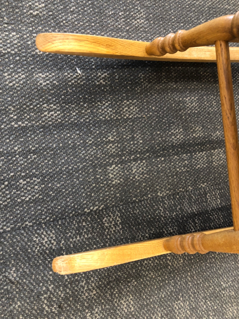 CHILDRENS WOOD ROCKING CHAIR W/ ARM RESTS.