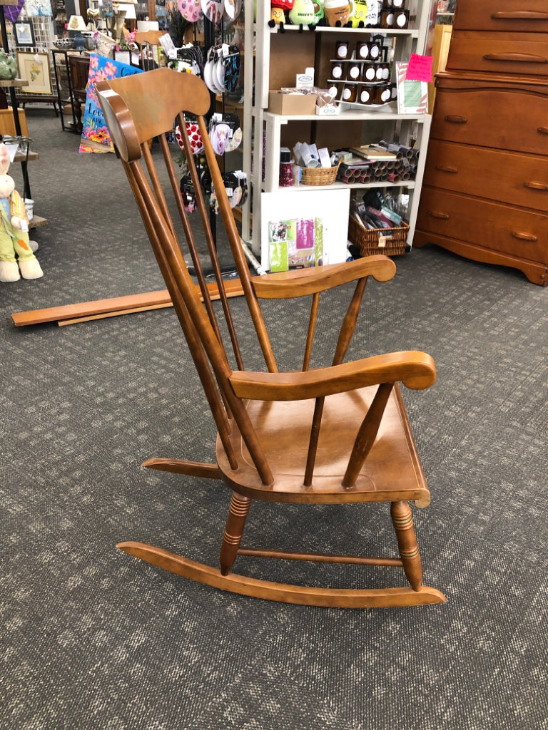 VTG LIGHT WOOD PAINTED ROCKING CHAIR.